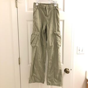 H&M Divided Cargo Pants Women’s Sz 2 olive green. EUC 100% cotton C DESCRIPTION